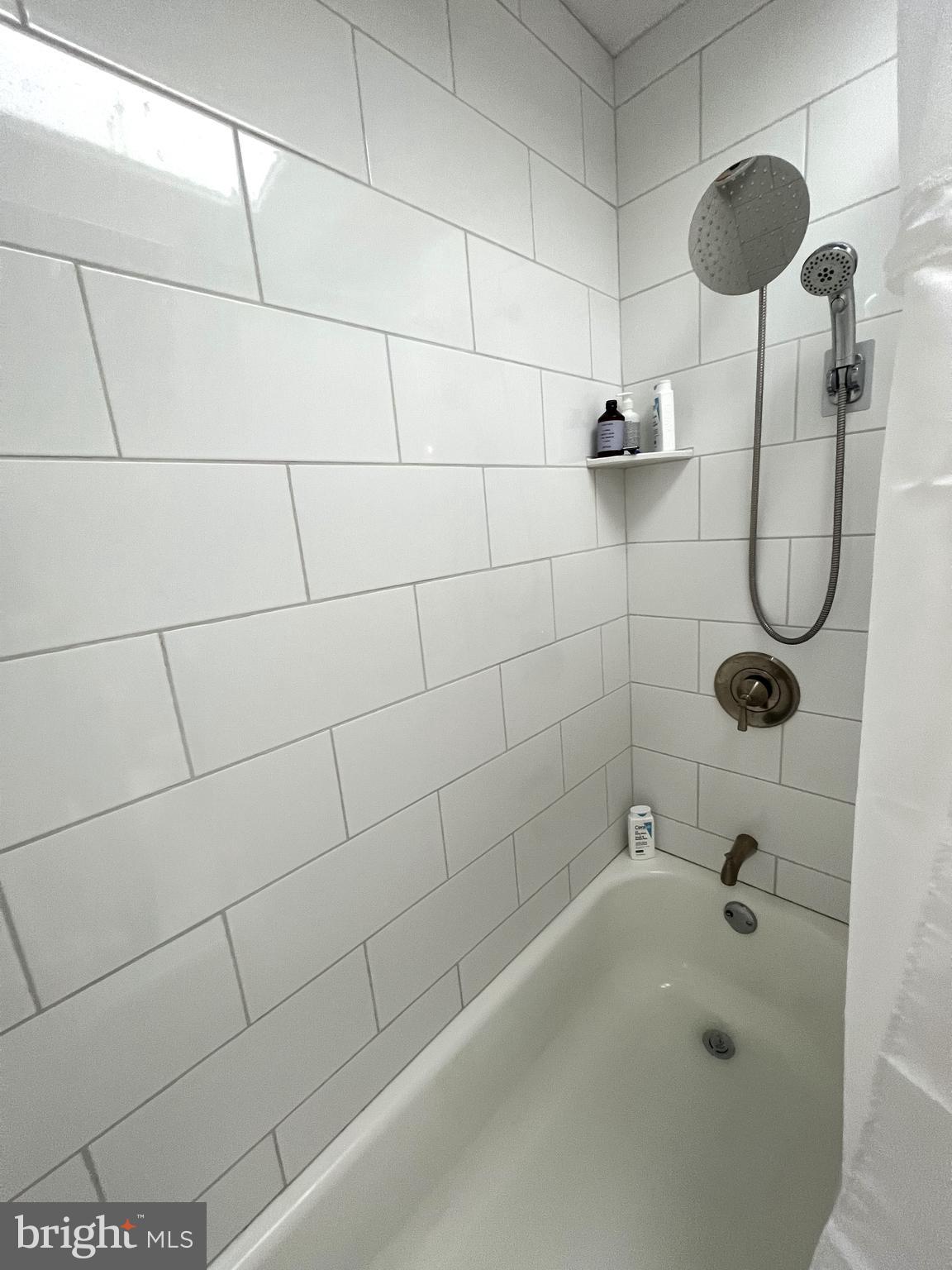 PARKWOOD - Residential Lease