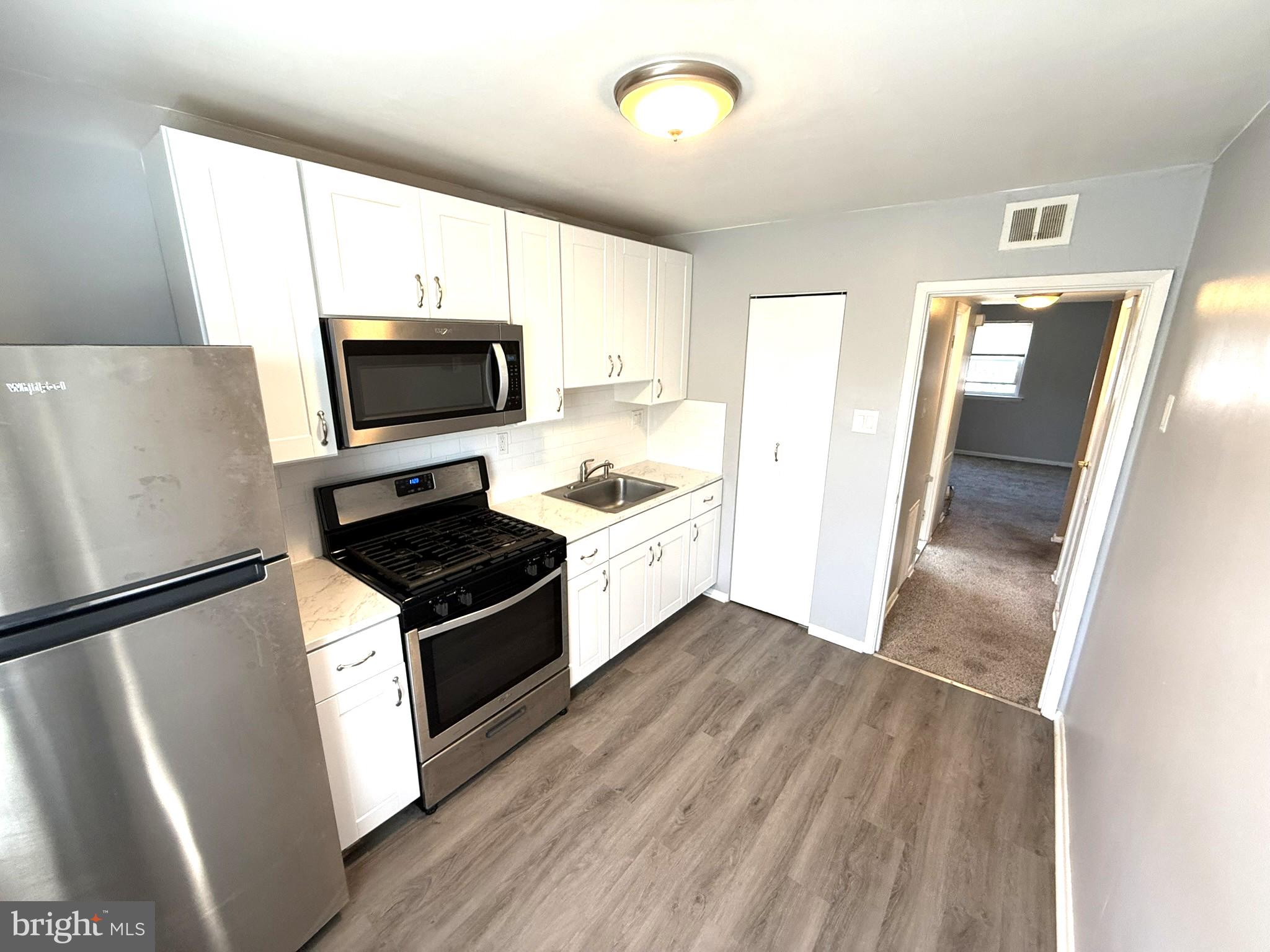 PARKWOOD - Residential Lease