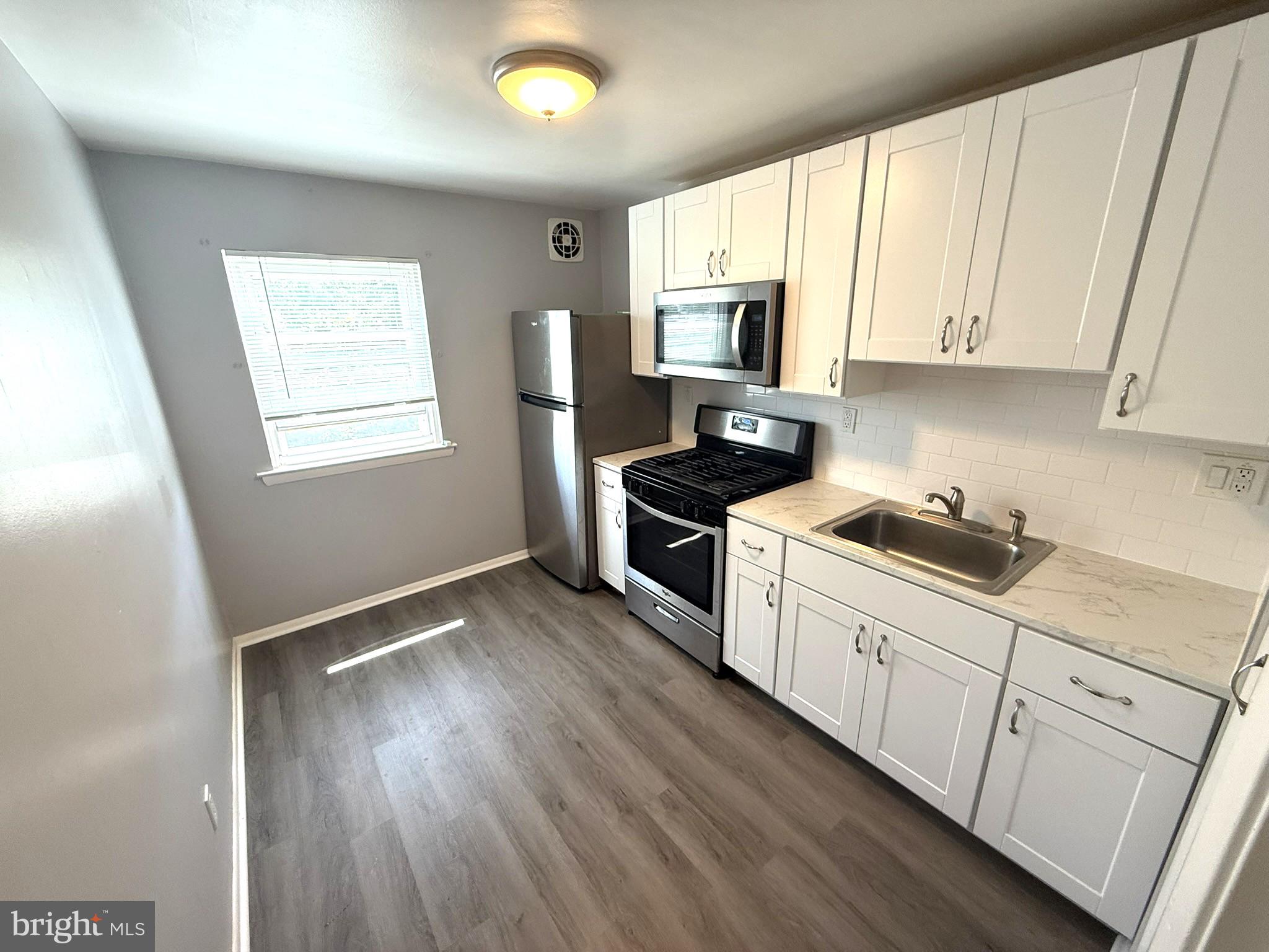 PARKWOOD - Residential Lease