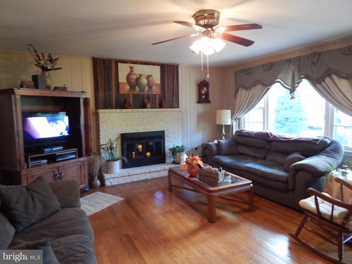 MAPLE HILL FARMS - Residential