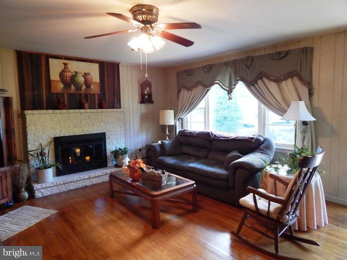 MAPLE HILL FARMS - Residential