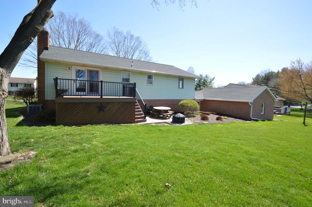 Photo of 556 Schoolway Drive, MANHEIM, PA 17545 (MLS # PALA2085832)