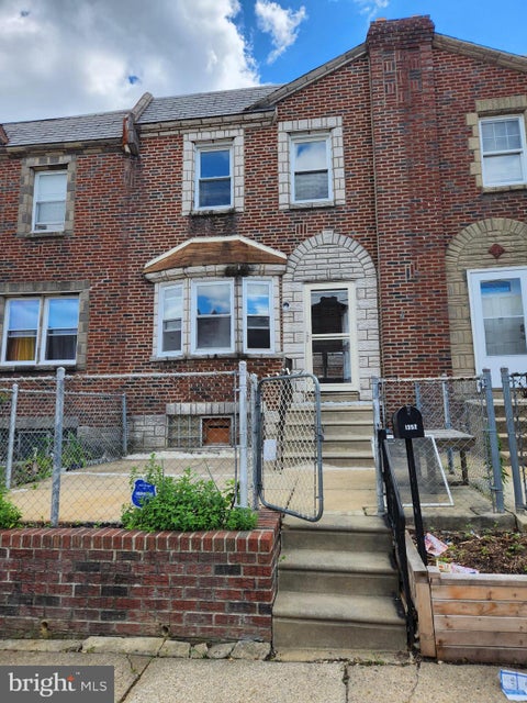 Townhouse For Sale - 1352 Fanshawe Street<br/> PHILADELPHIA, PA 19111