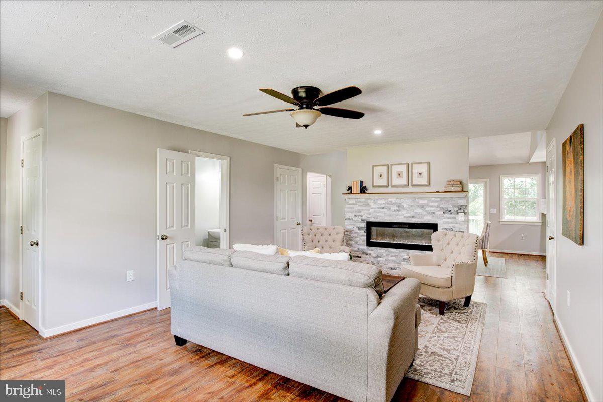 LAKE LAND OR - Residential