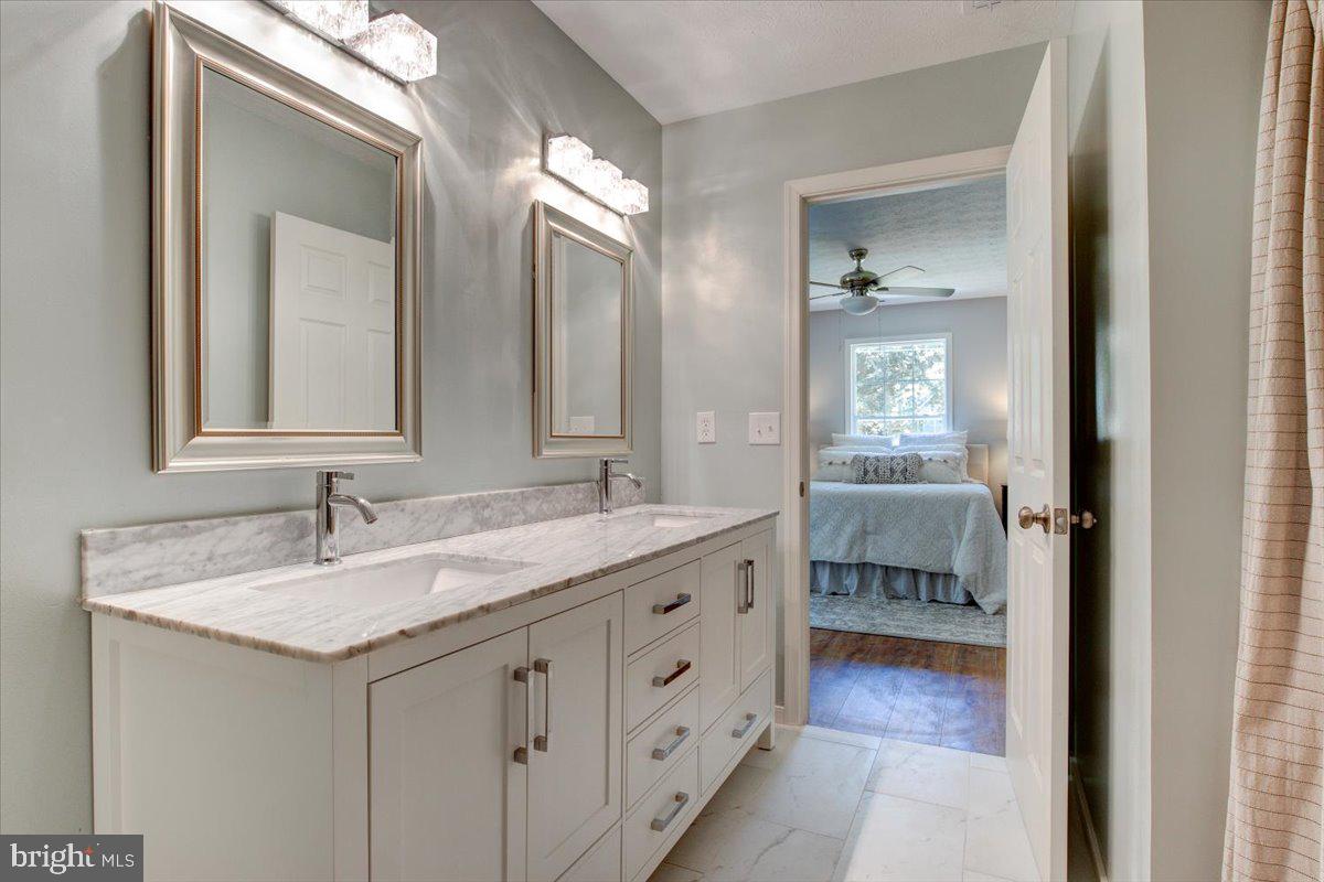 LAKE LAND OR - Residential