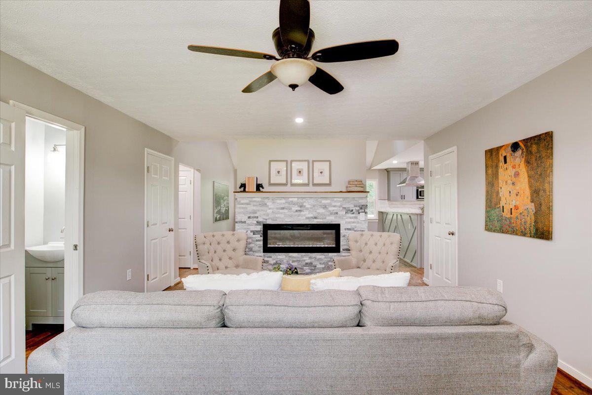 LAKE LAND OR - Residential