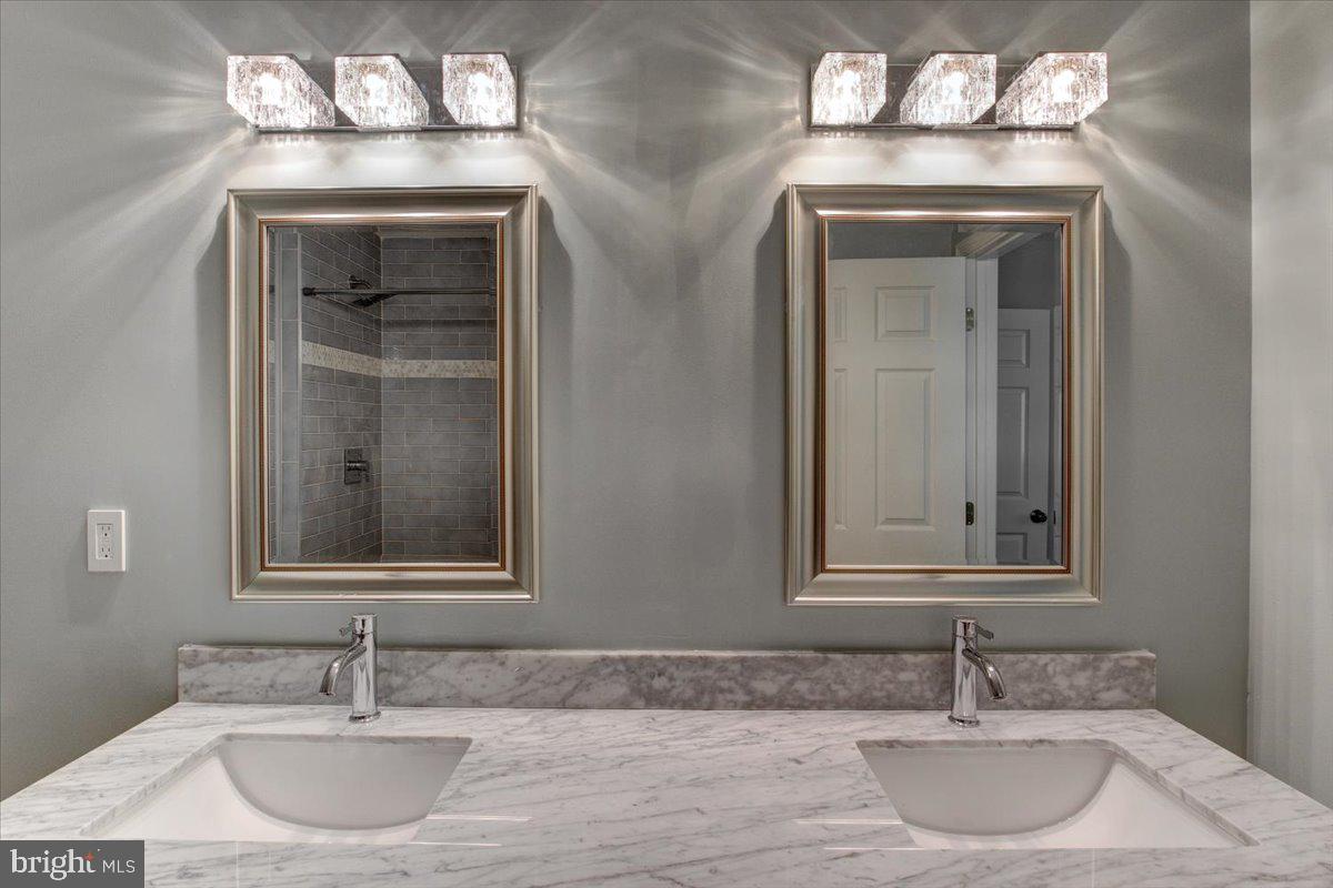 LAKE LAND OR - Residential