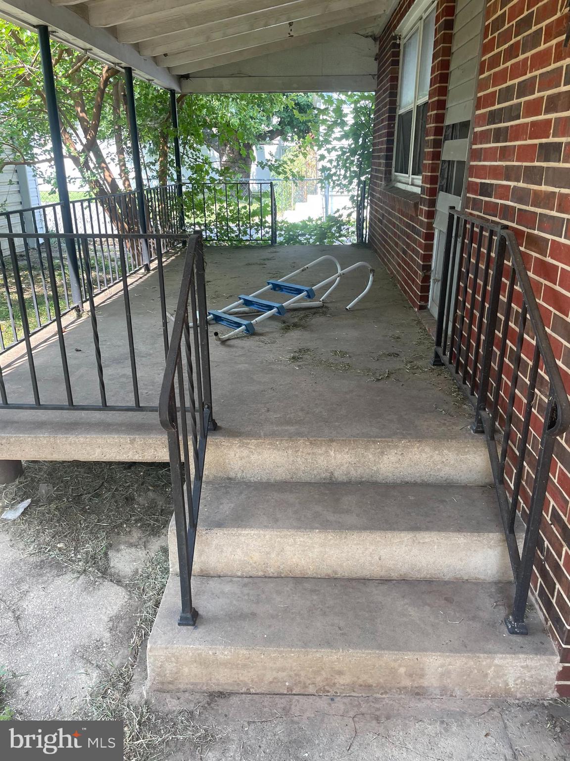 GRAY MANOR - Residential