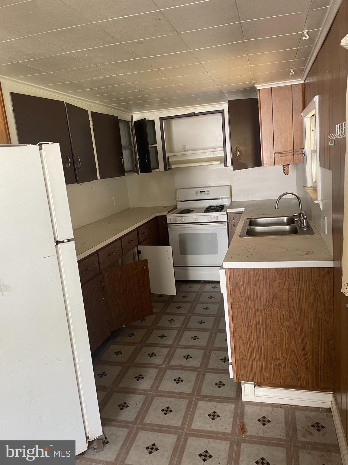 GRAY MANOR - Residential