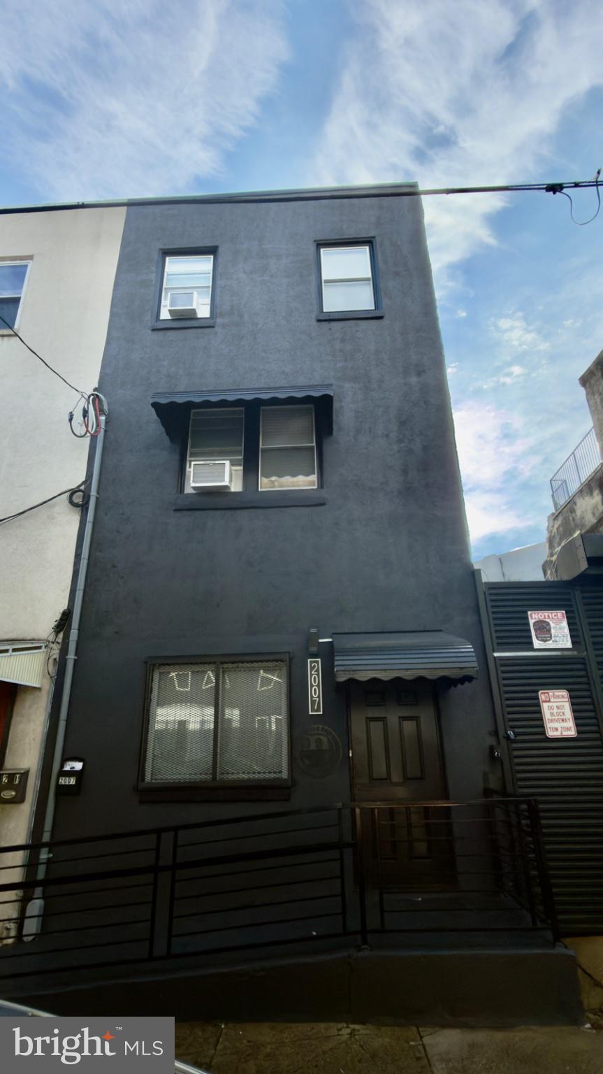 2005 N FRONT STREET
