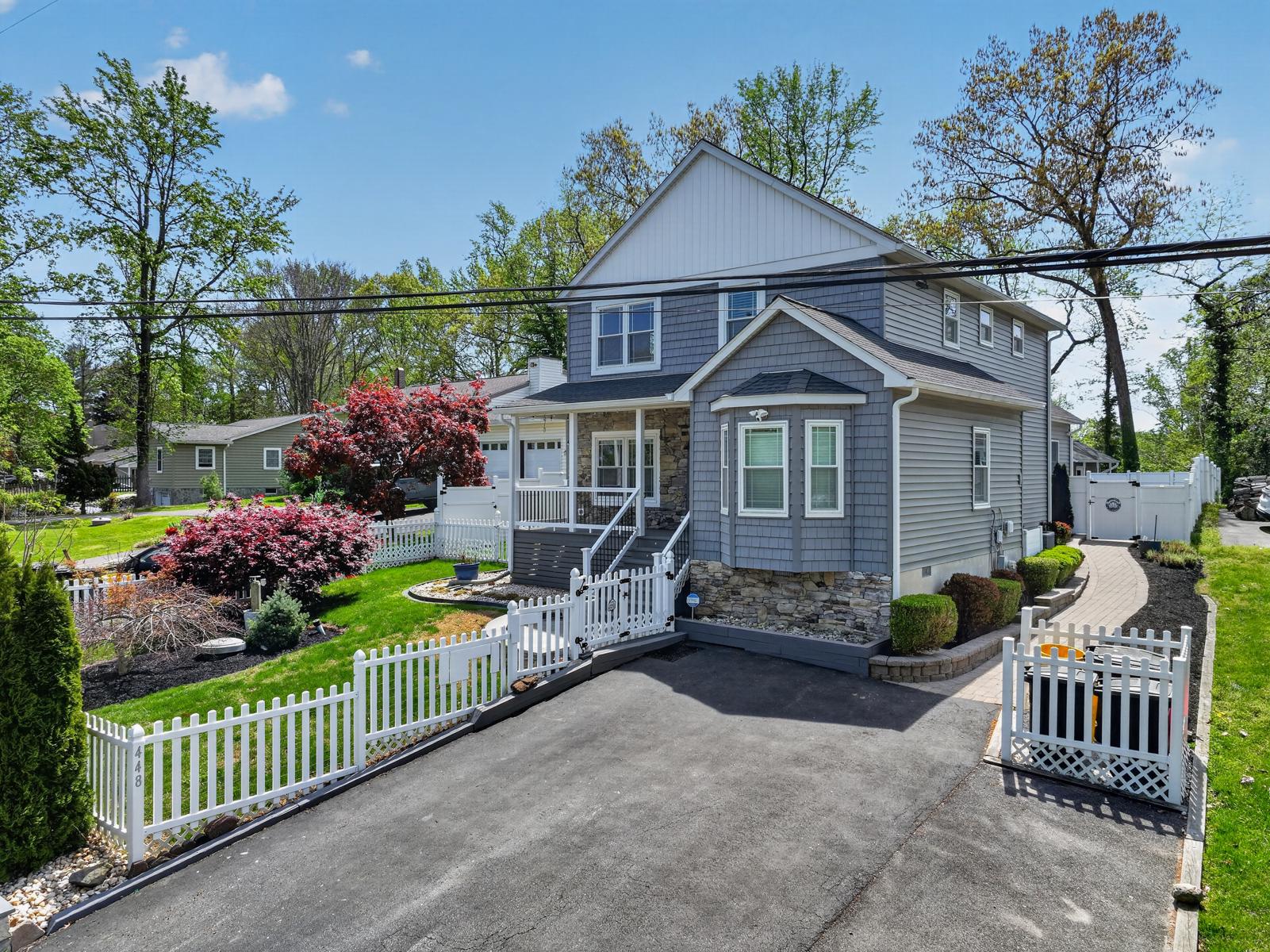 LOCH HAVEN - Residential