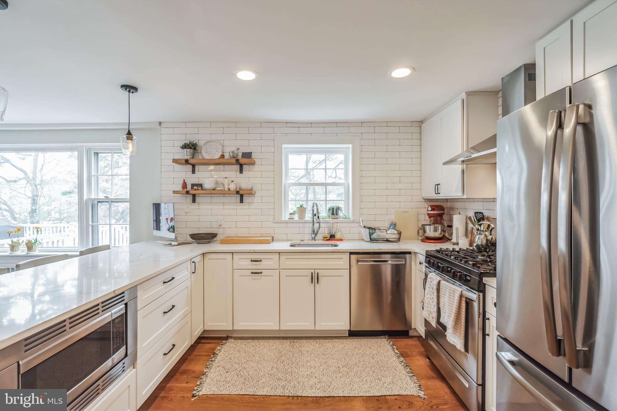1032 LINDSAY LANE