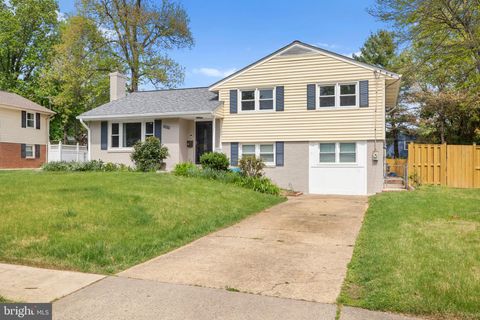 Photo of 7402 Dunston Street, SPRINGFIELD, VA 22151 (MLS # VAFX2316574)