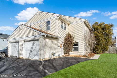 Townhouse For Sale - 17 Vintage Drive<br/> EAST WINDSOR, NJ 08520