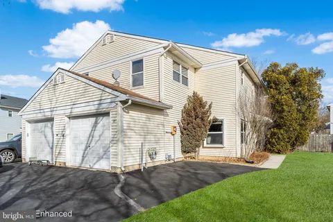 17 Vintage Drive, East Windsor, NJ MLS: NJME2071044