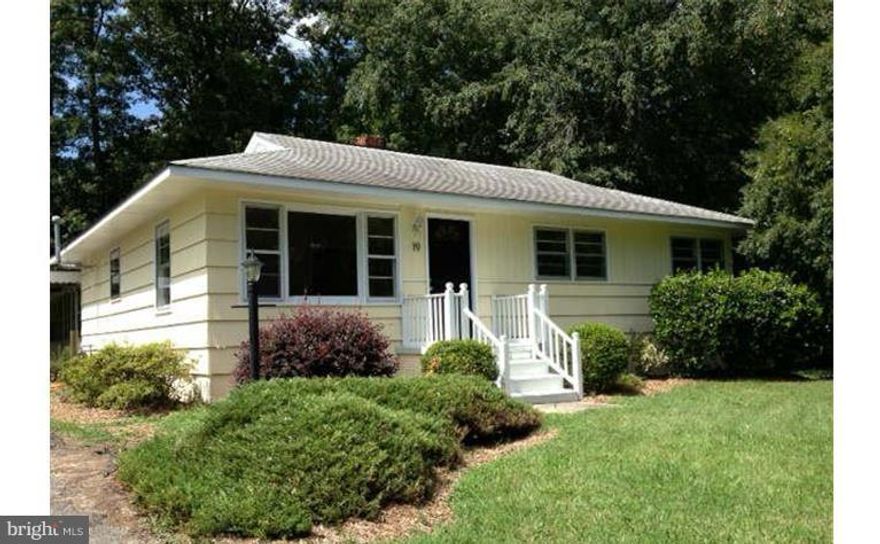 Charming 3 bed, 1 bath house in Ferry Farms. Features updated kitchen, hardwood floors, carport, W/D hookup and large fenced in backyard with shed. Call to see today!