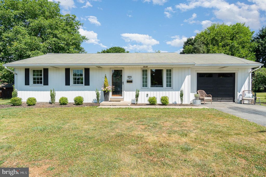 Photo of 231 Circle Drive, Quarryville, PA 17566 (MLS # PALA2052788)