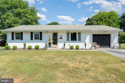 Photo of 231 Circle Drive, Quarryville, PA 17566 (MLS # PALA2052788)