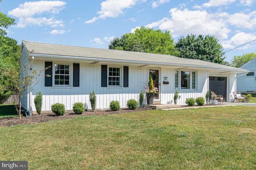 Photo of 231 Circle Drive, Quarryville, PA 17566 (MLS # PALA2052788)