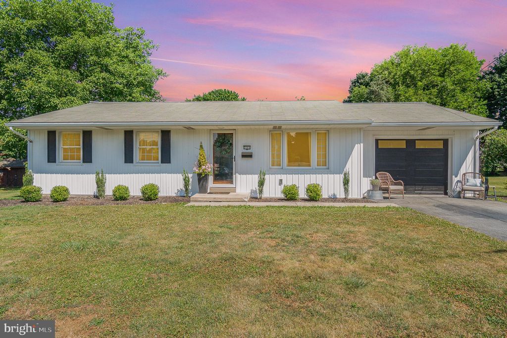 Photo of 231 Circle Drive, Quarryville, PA 17566 (MLS # PALA2052788)