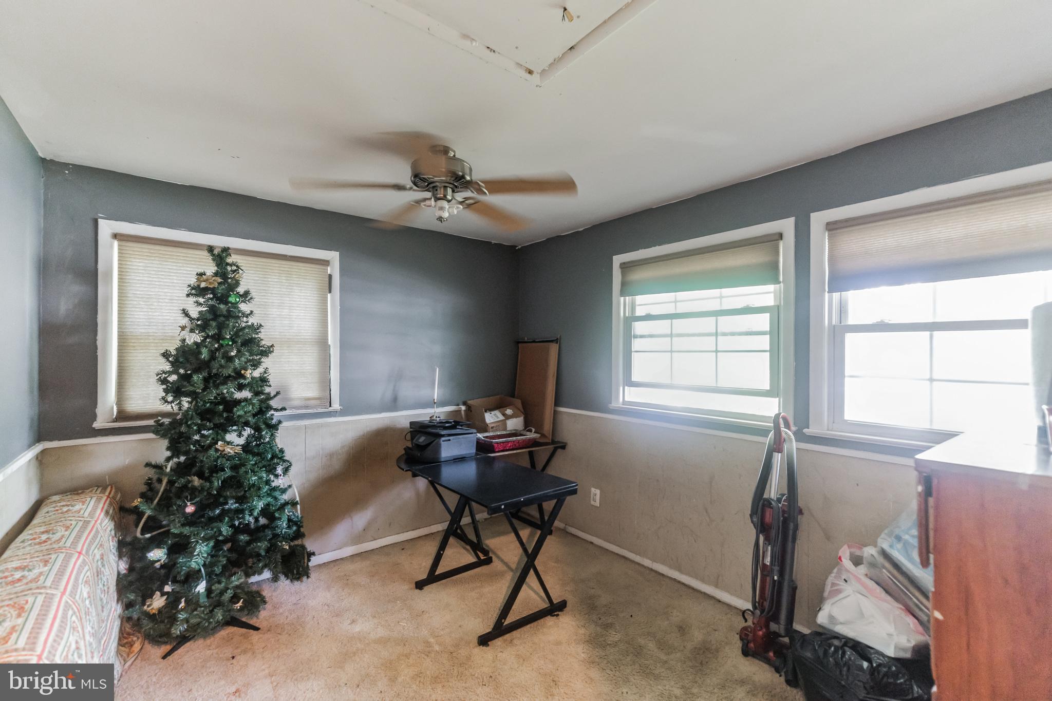 COUNTRY CLUB MANOR - Residential