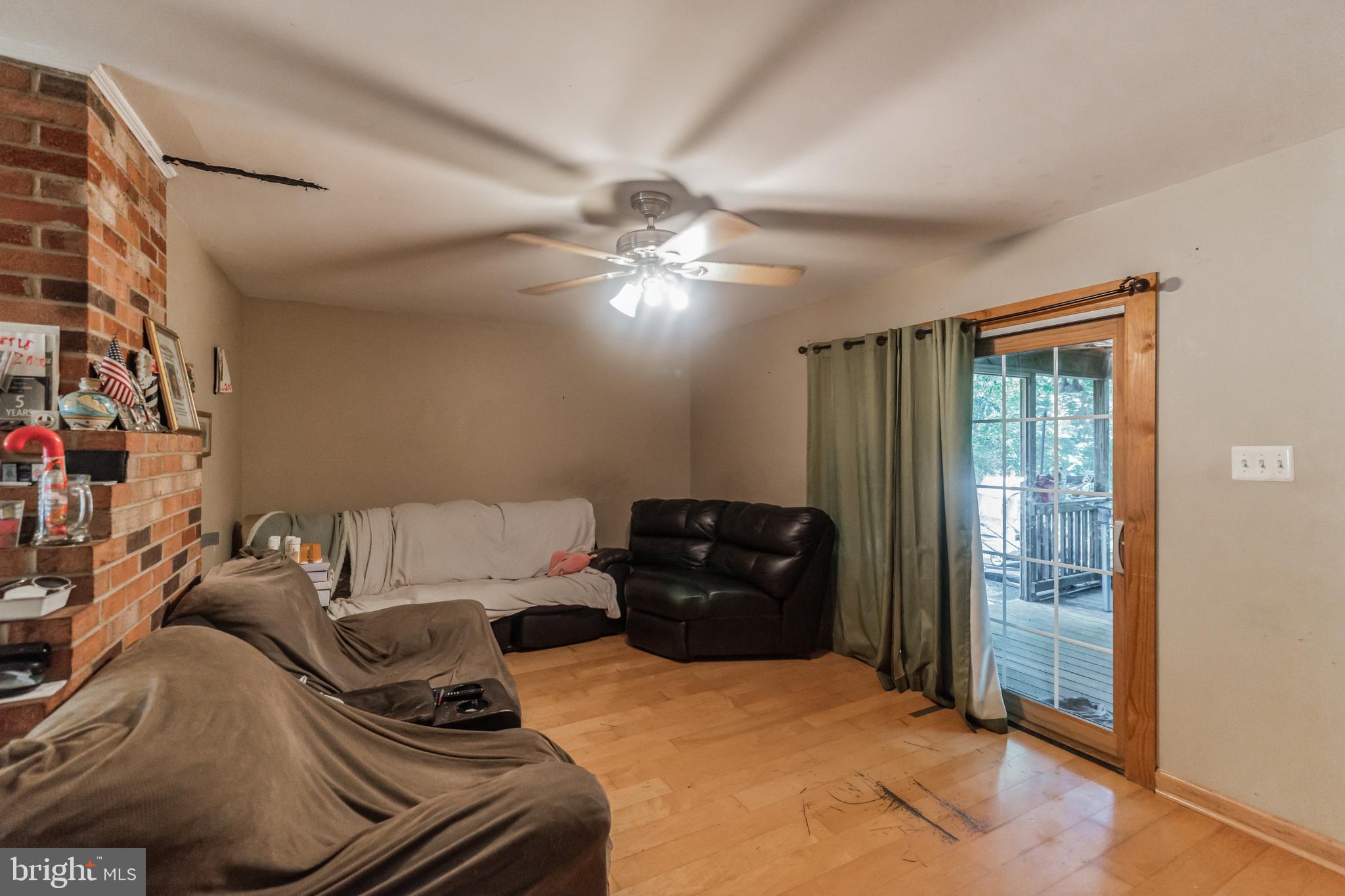 COUNTRY CLUB MANOR - Residential