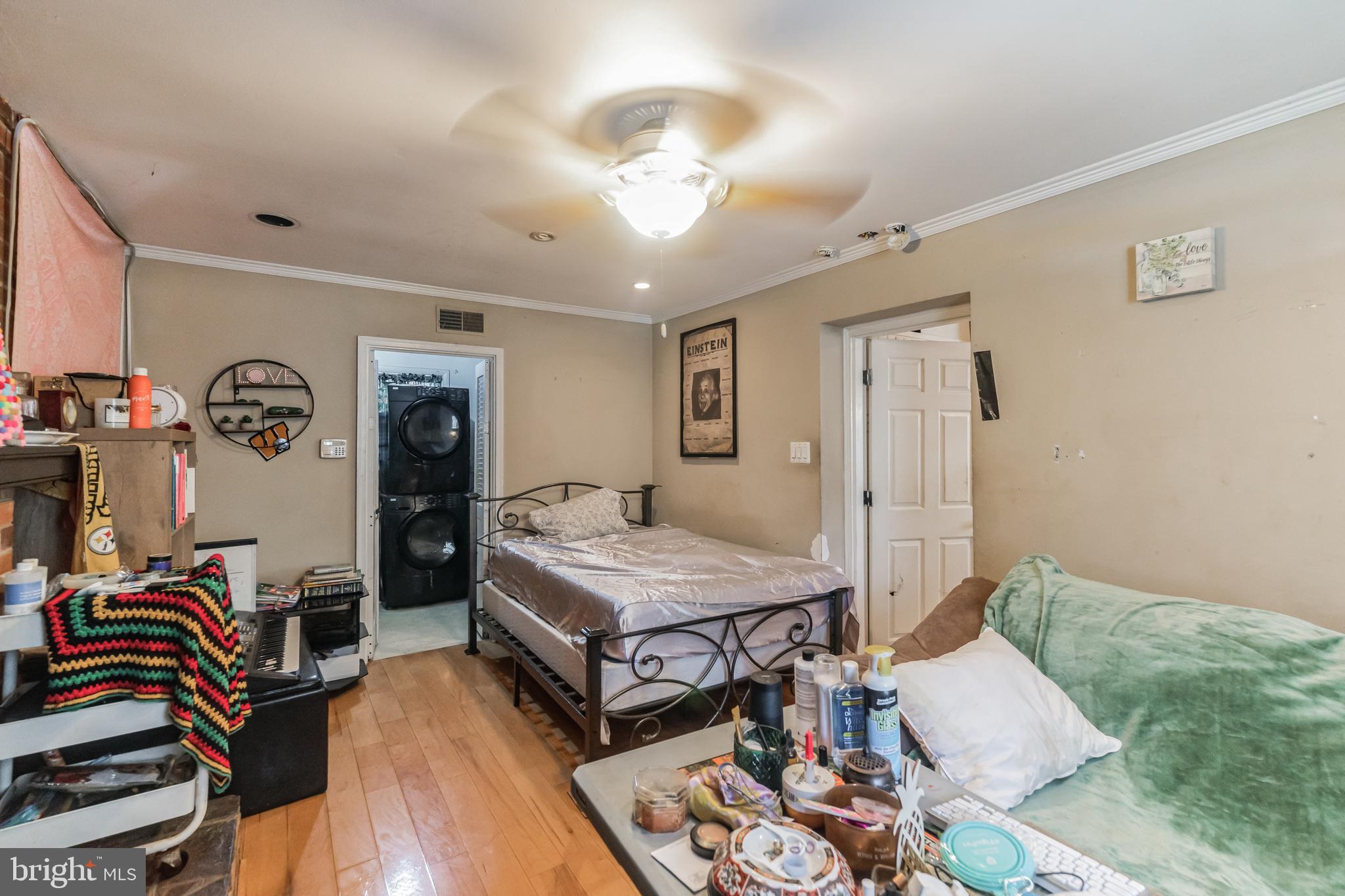 COUNTRY CLUB MANOR - Residential