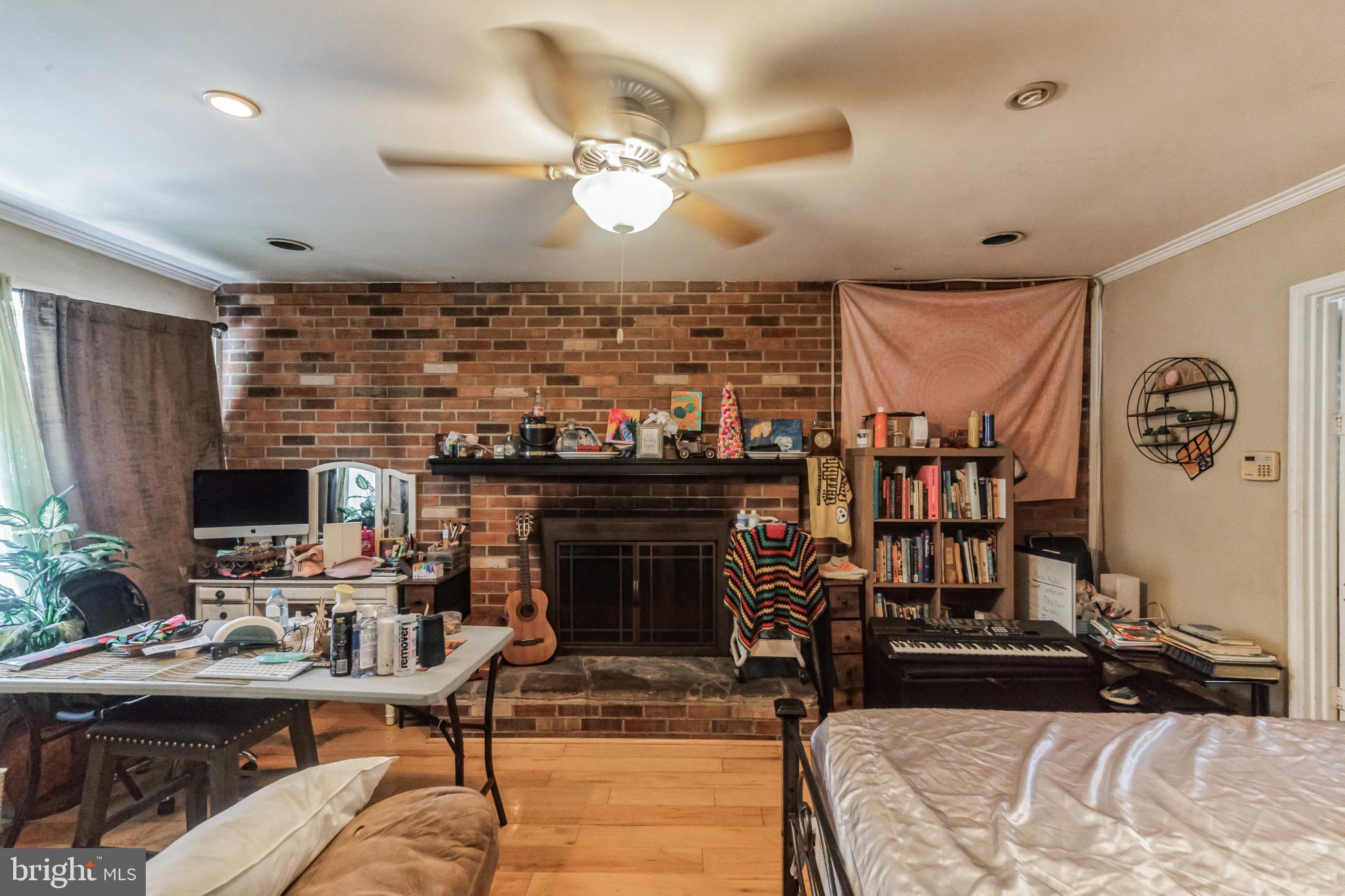 COUNTRY CLUB MANOR - Residential