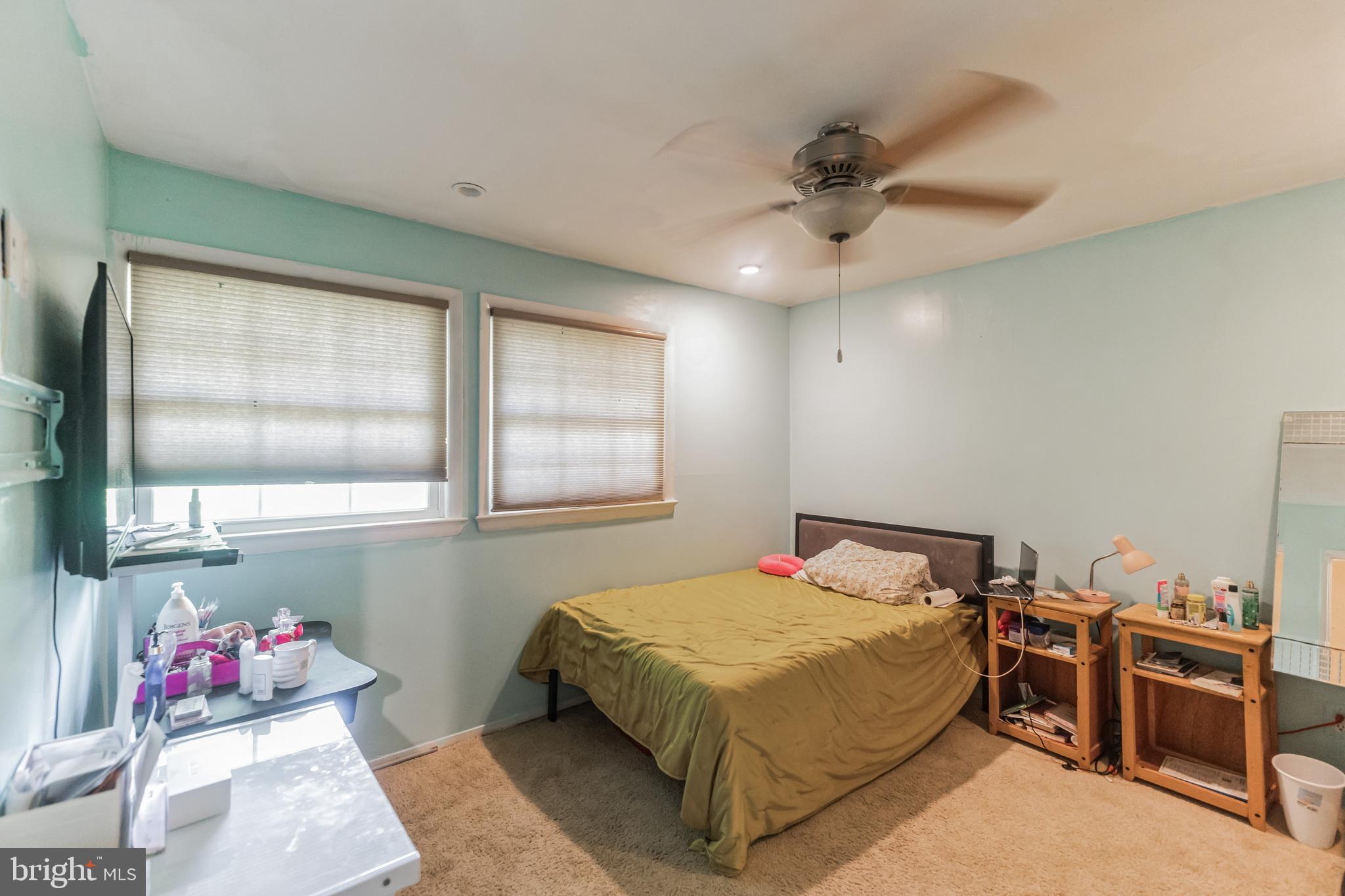 COUNTRY CLUB MANOR - Residential