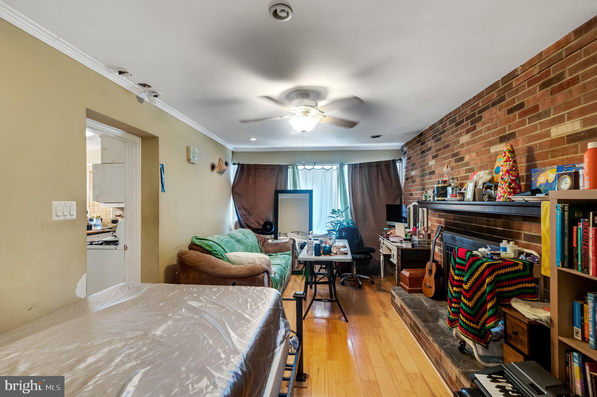 COUNTRY CLUB MANOR - Residential