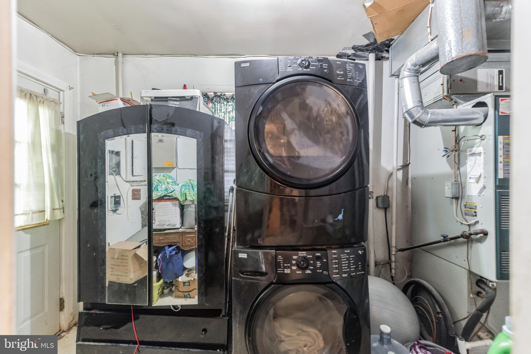 COUNTRY CLUB MANOR - Residential