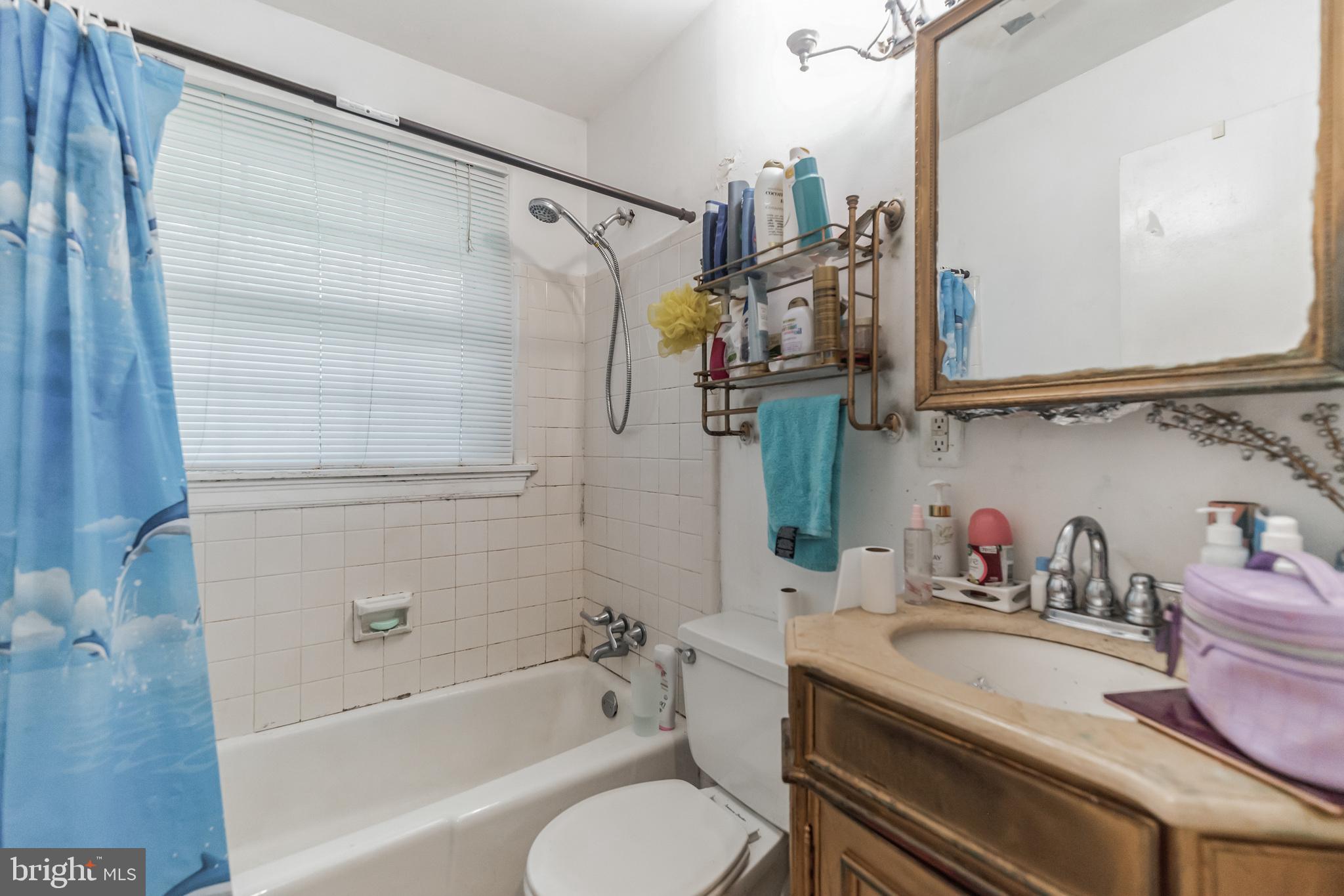 COUNTRY CLUB MANOR - Residential