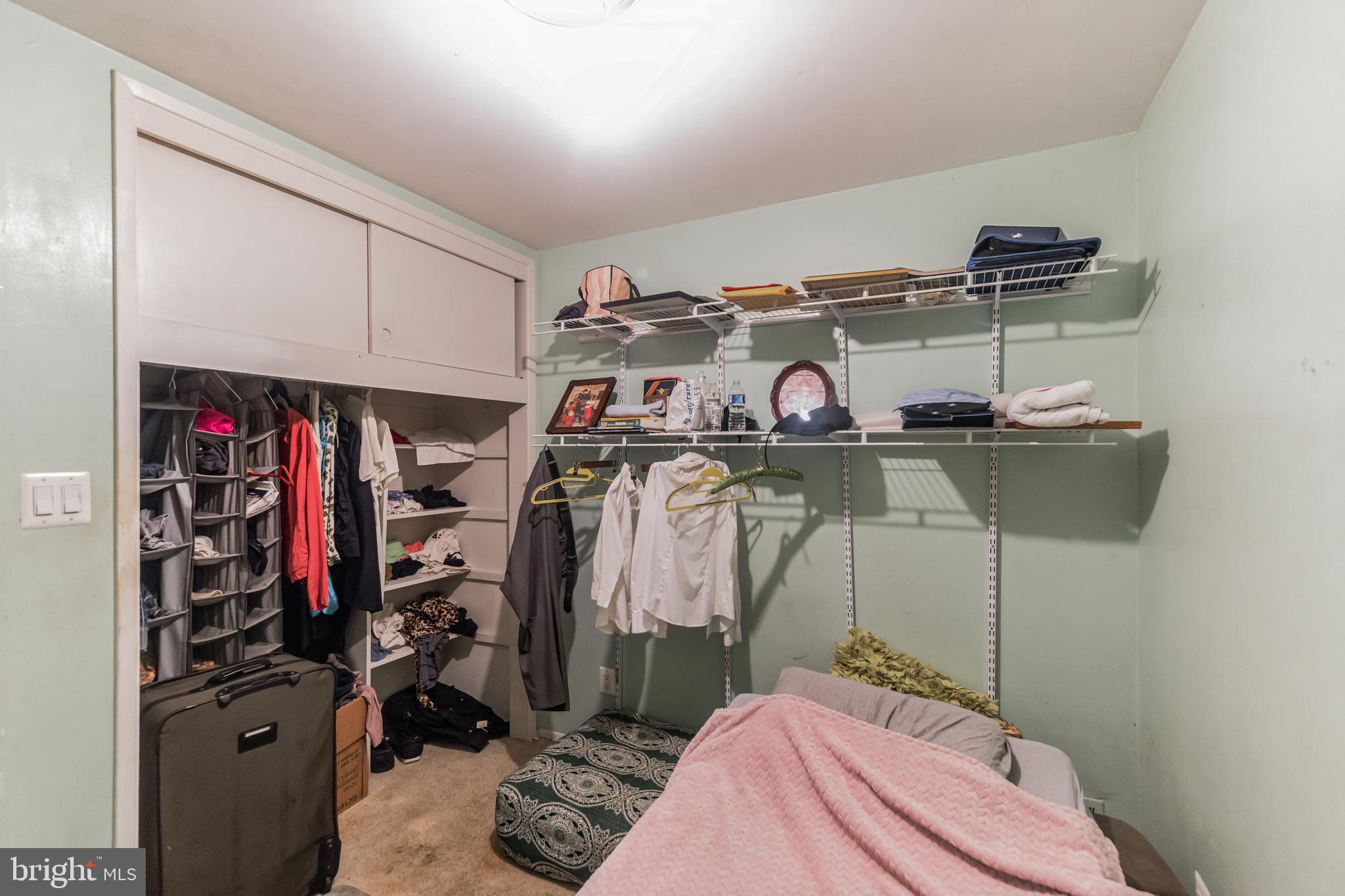 COUNTRY CLUB MANOR - Residential