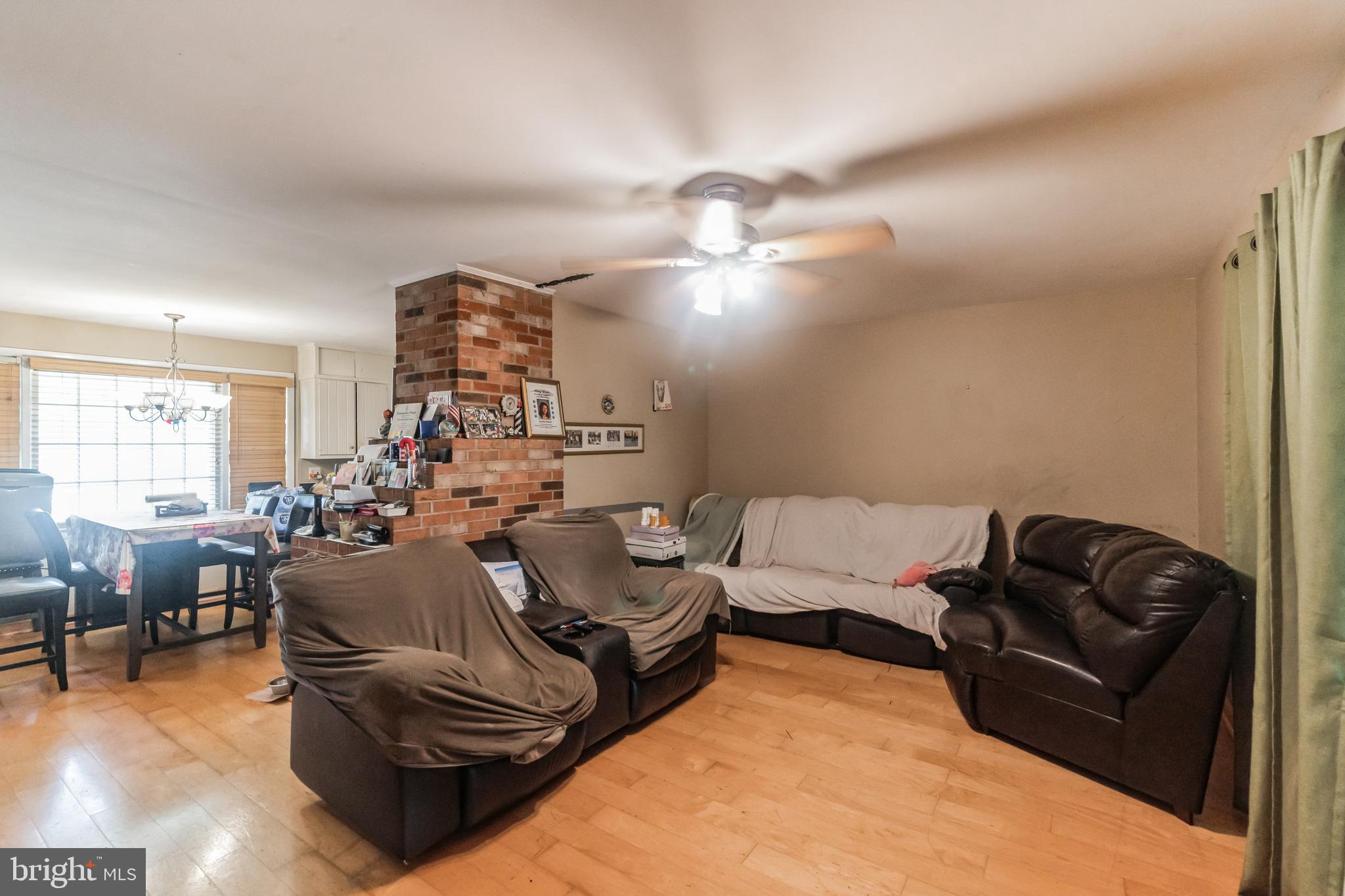 COUNTRY CLUB MANOR - Residential