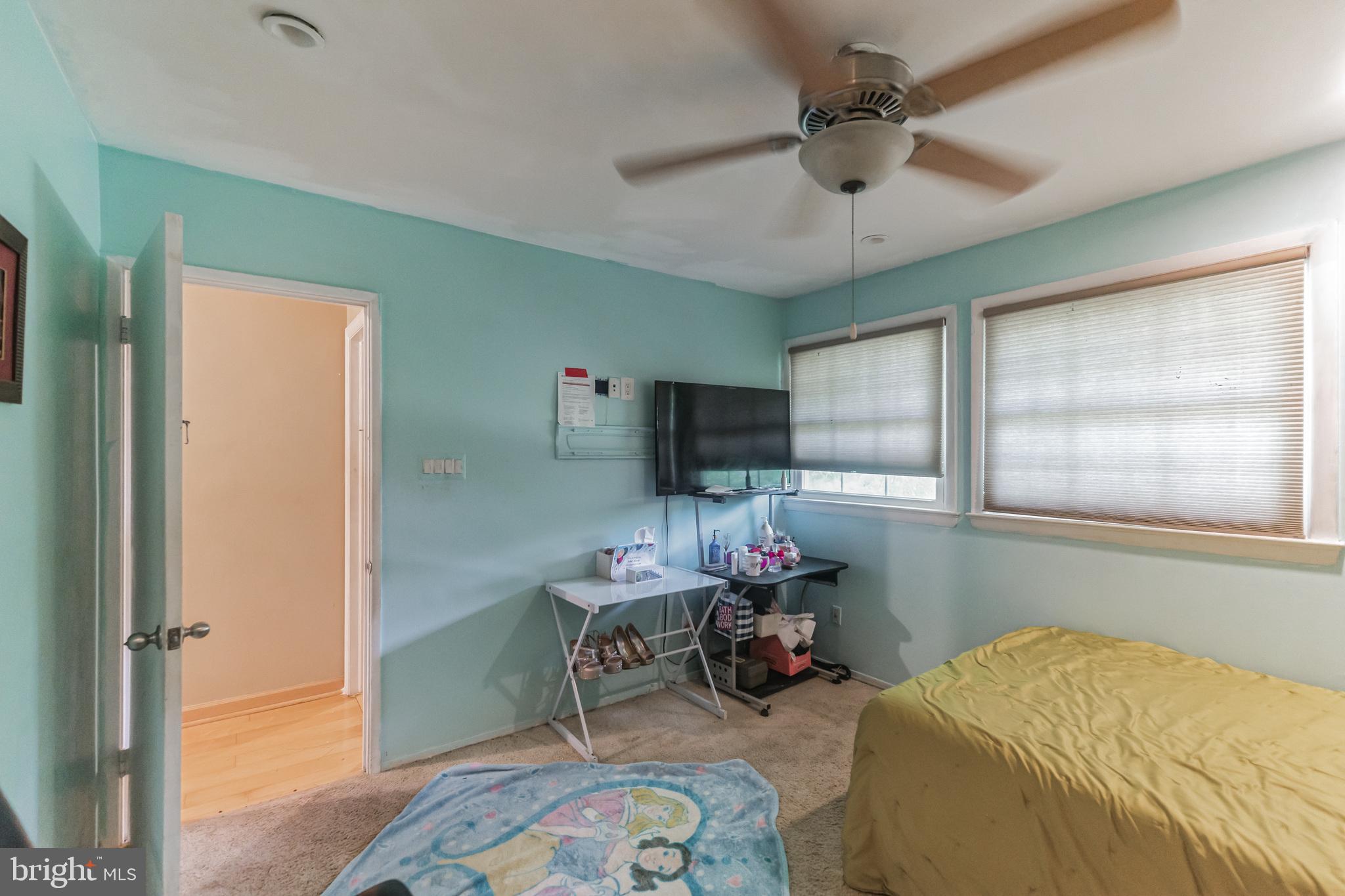 COUNTRY CLUB MANOR - Residential