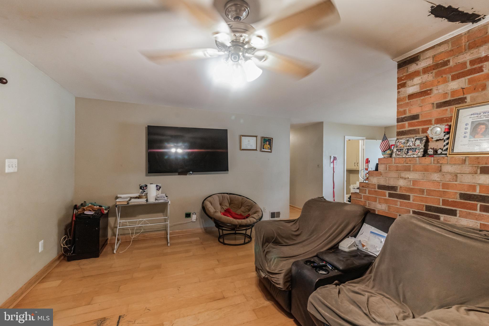 COUNTRY CLUB MANOR - Residential