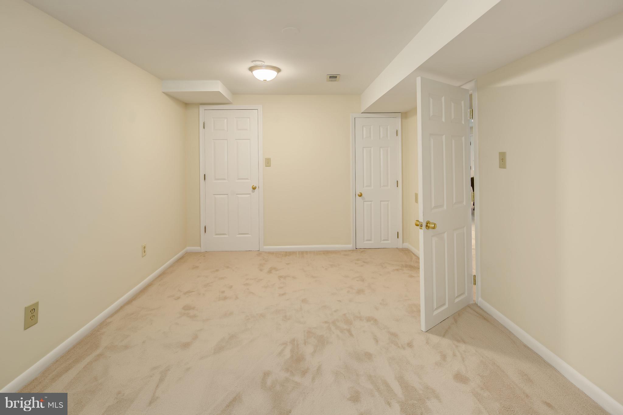 FAIRFAX VILLA - Residential