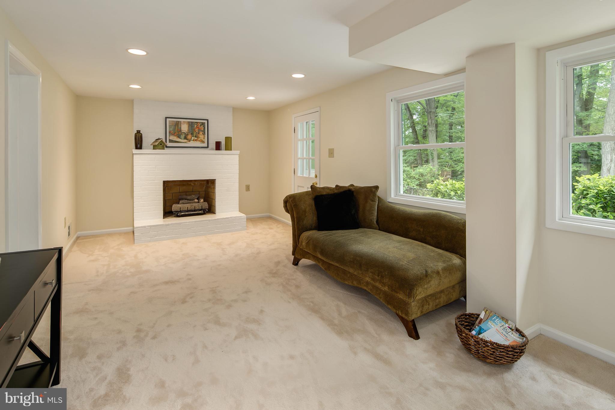 FAIRFAX VILLA - Residential