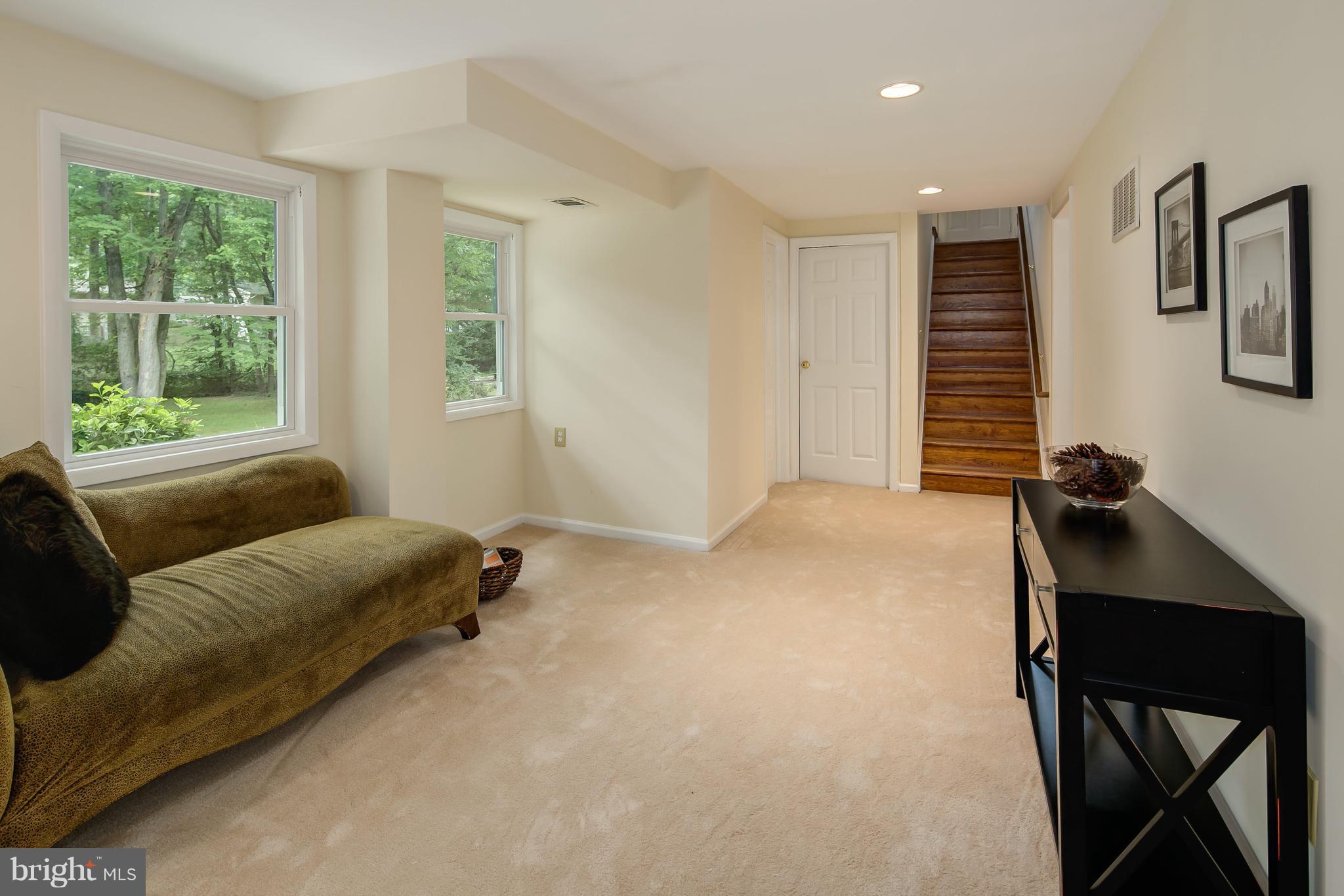 FAIRFAX VILLA - Residential