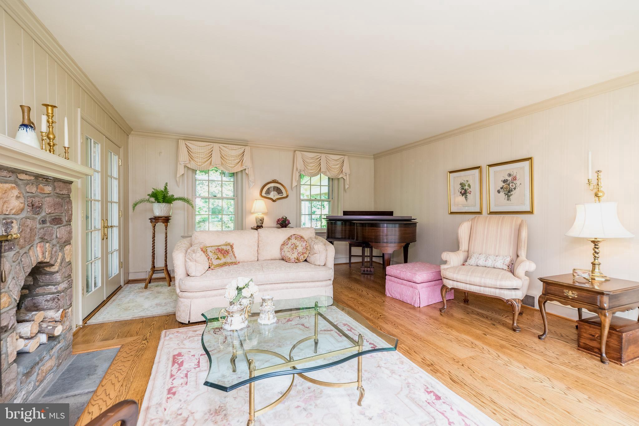 SPRING VALLEY - Land