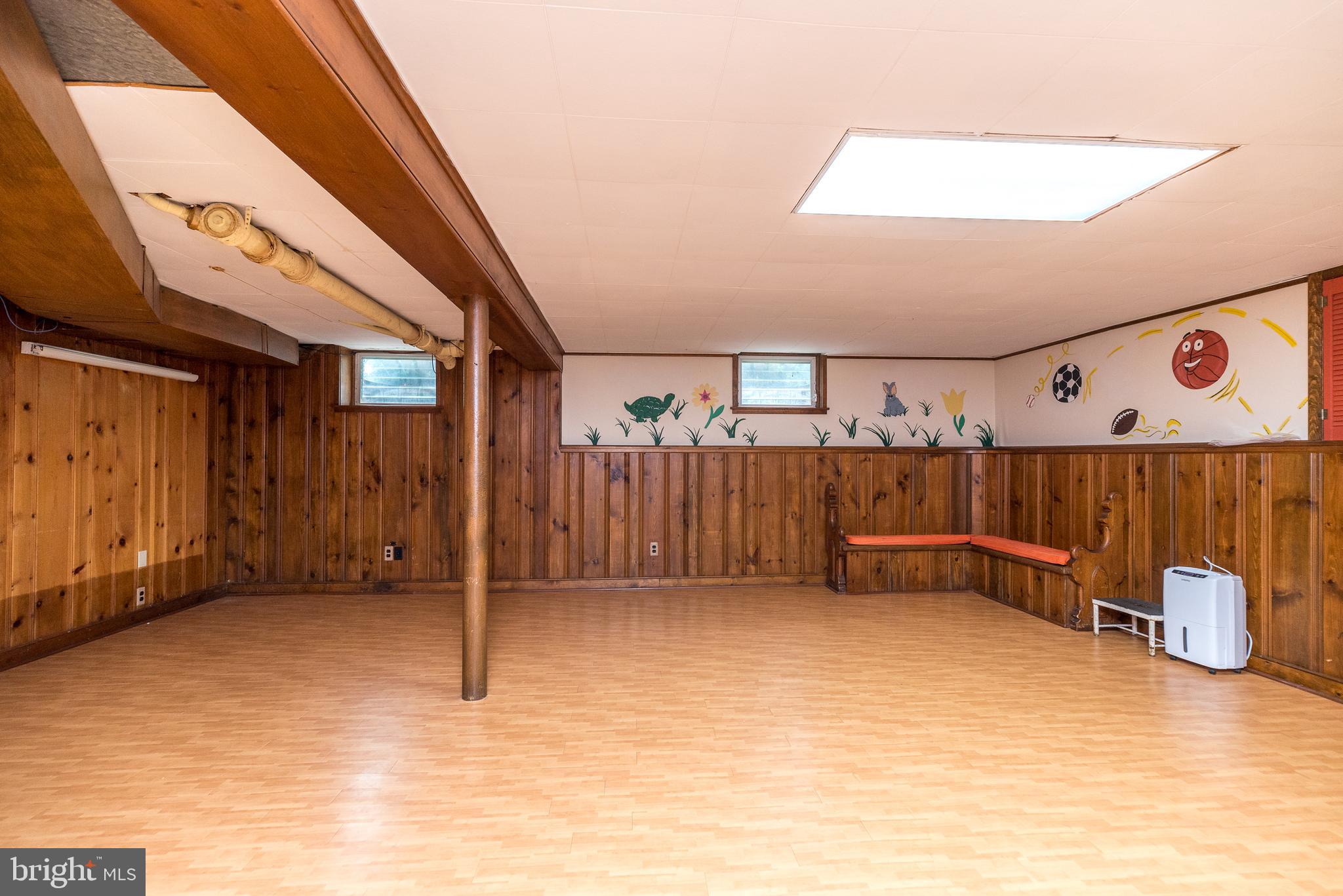 SPRING VALLEY - Land