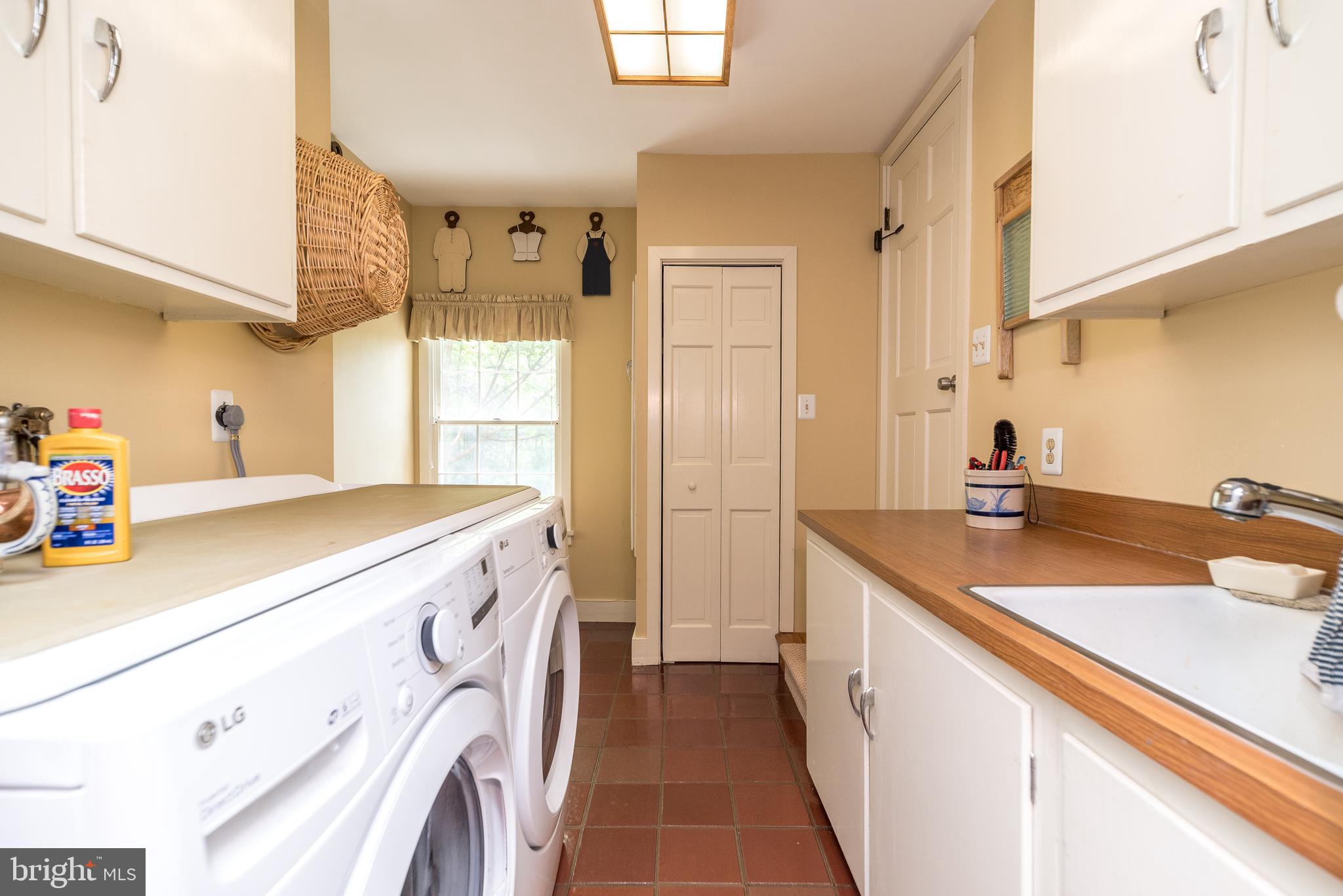 SPRING VALLEY - Land