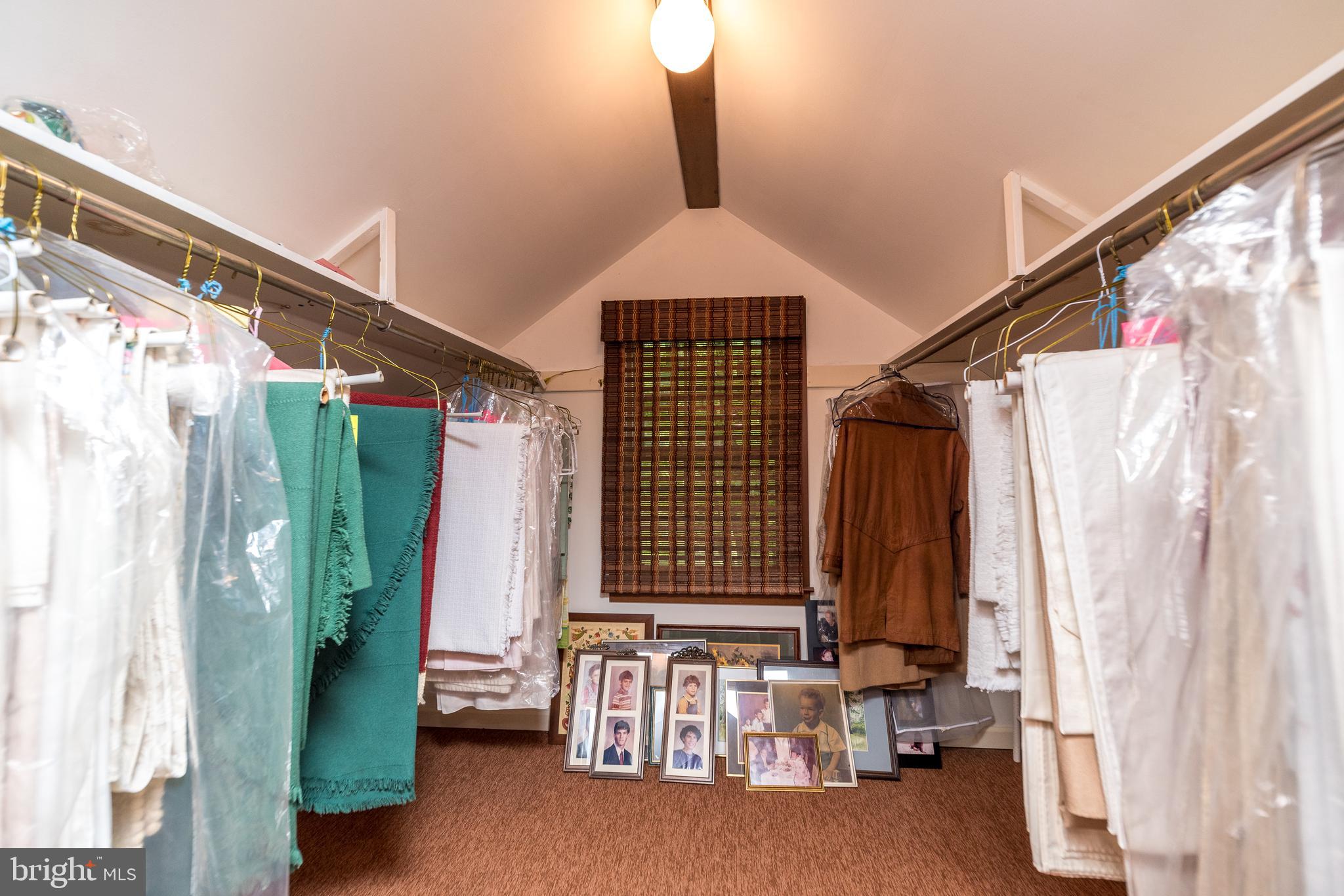 SPRING VALLEY - Land