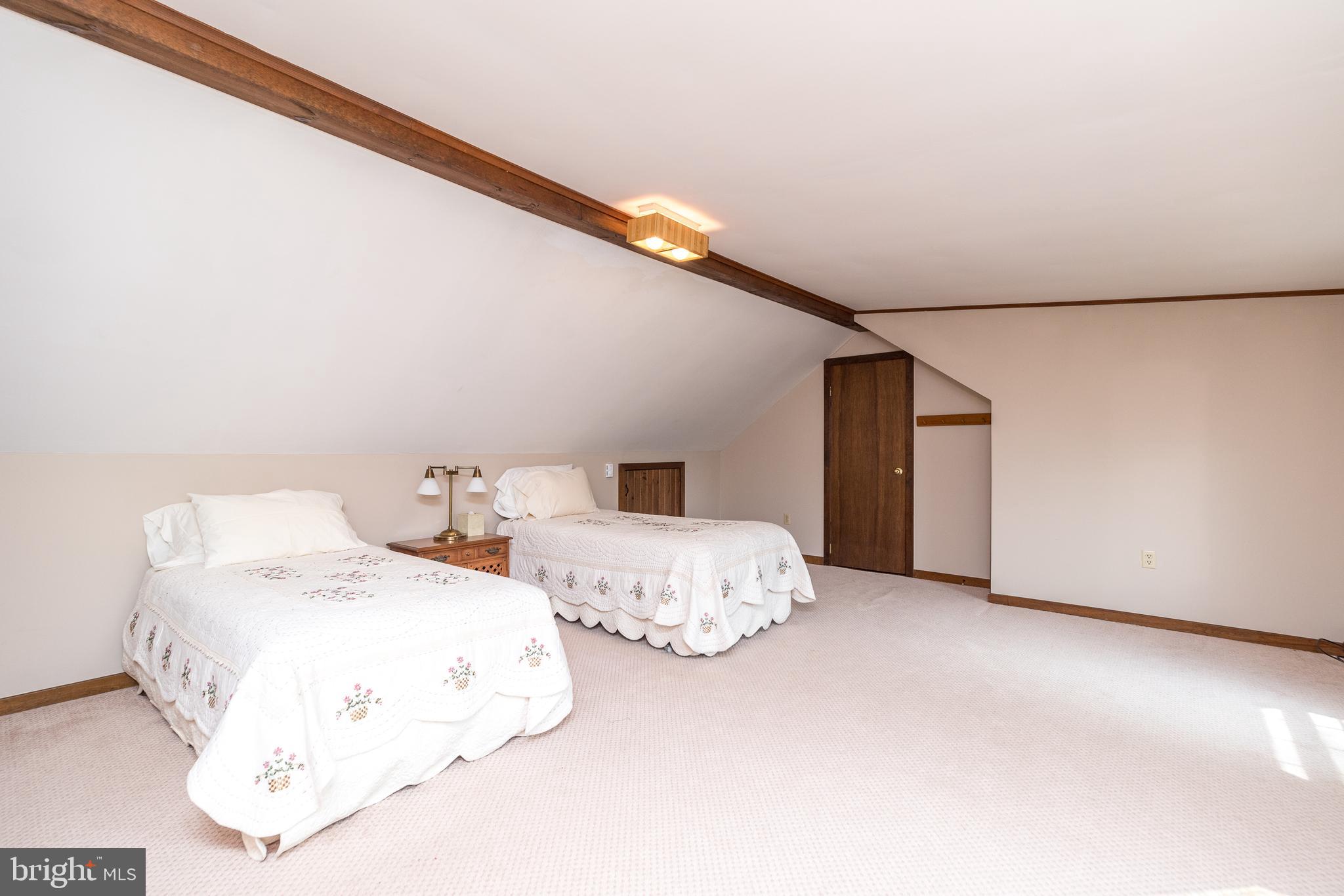 SPRING VALLEY - Land