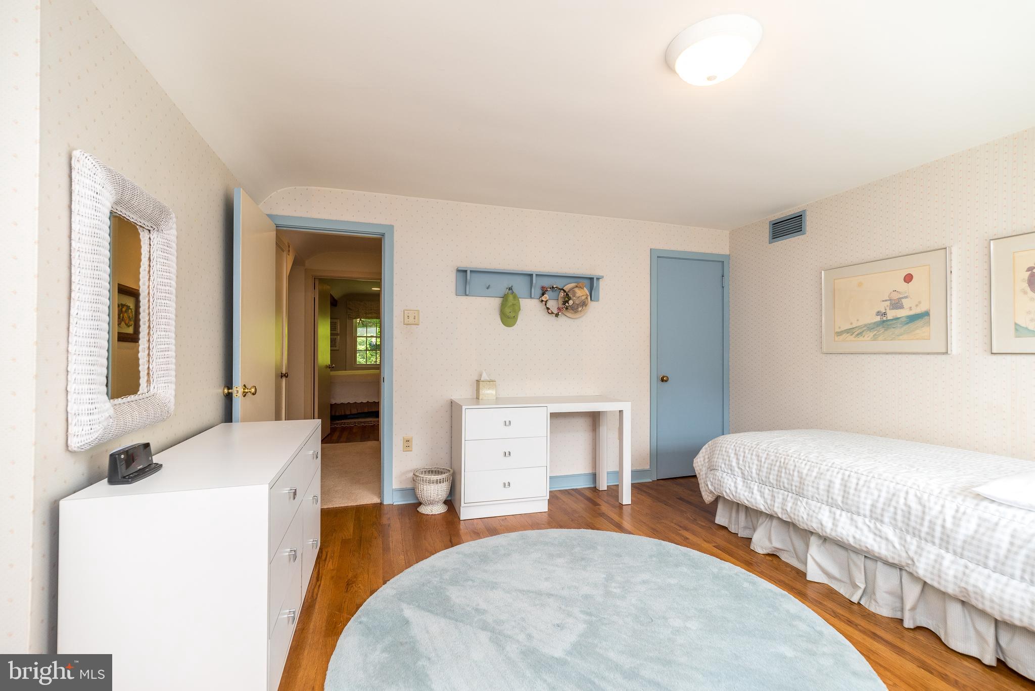 SPRING VALLEY - Land