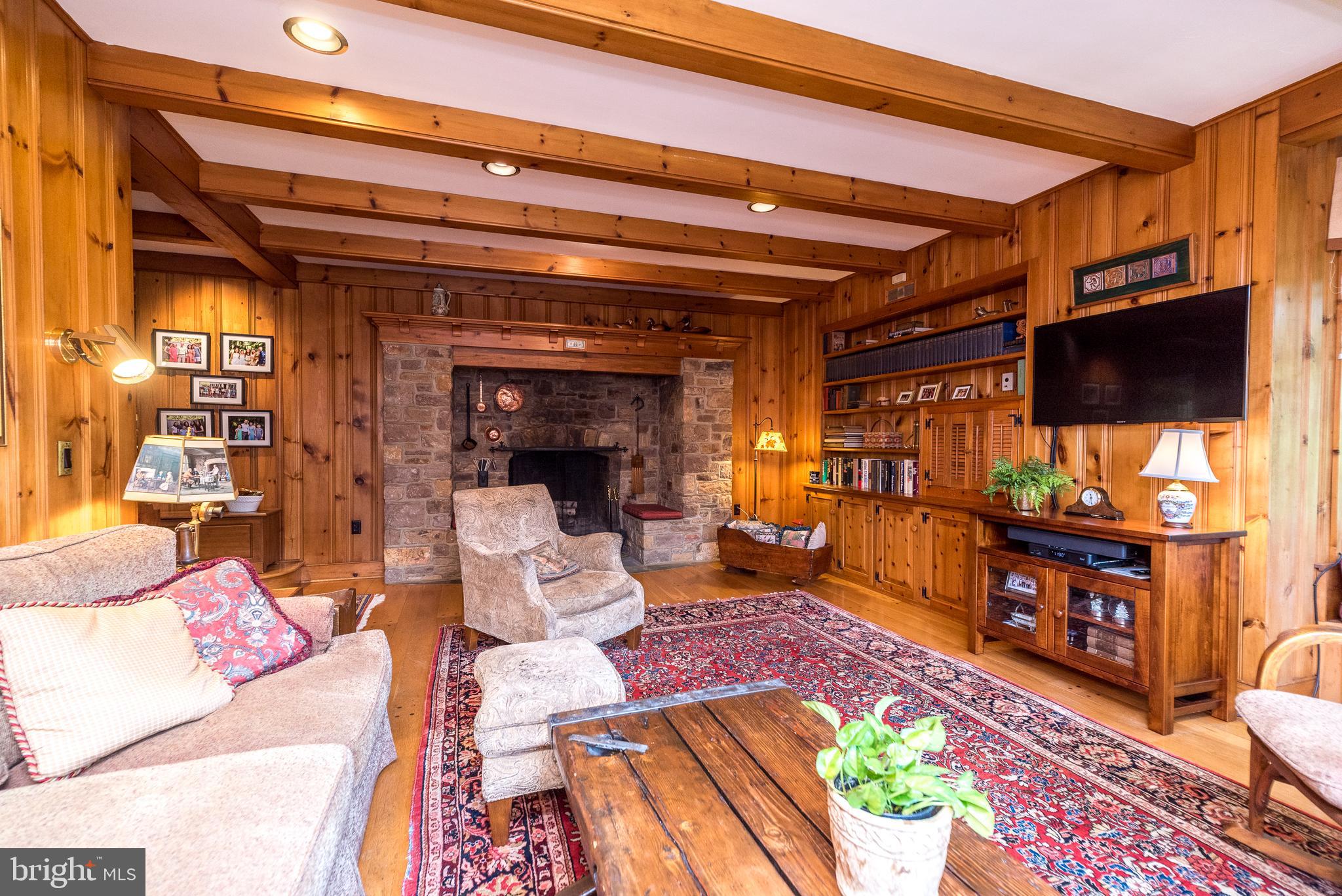 SPRING VALLEY - Land