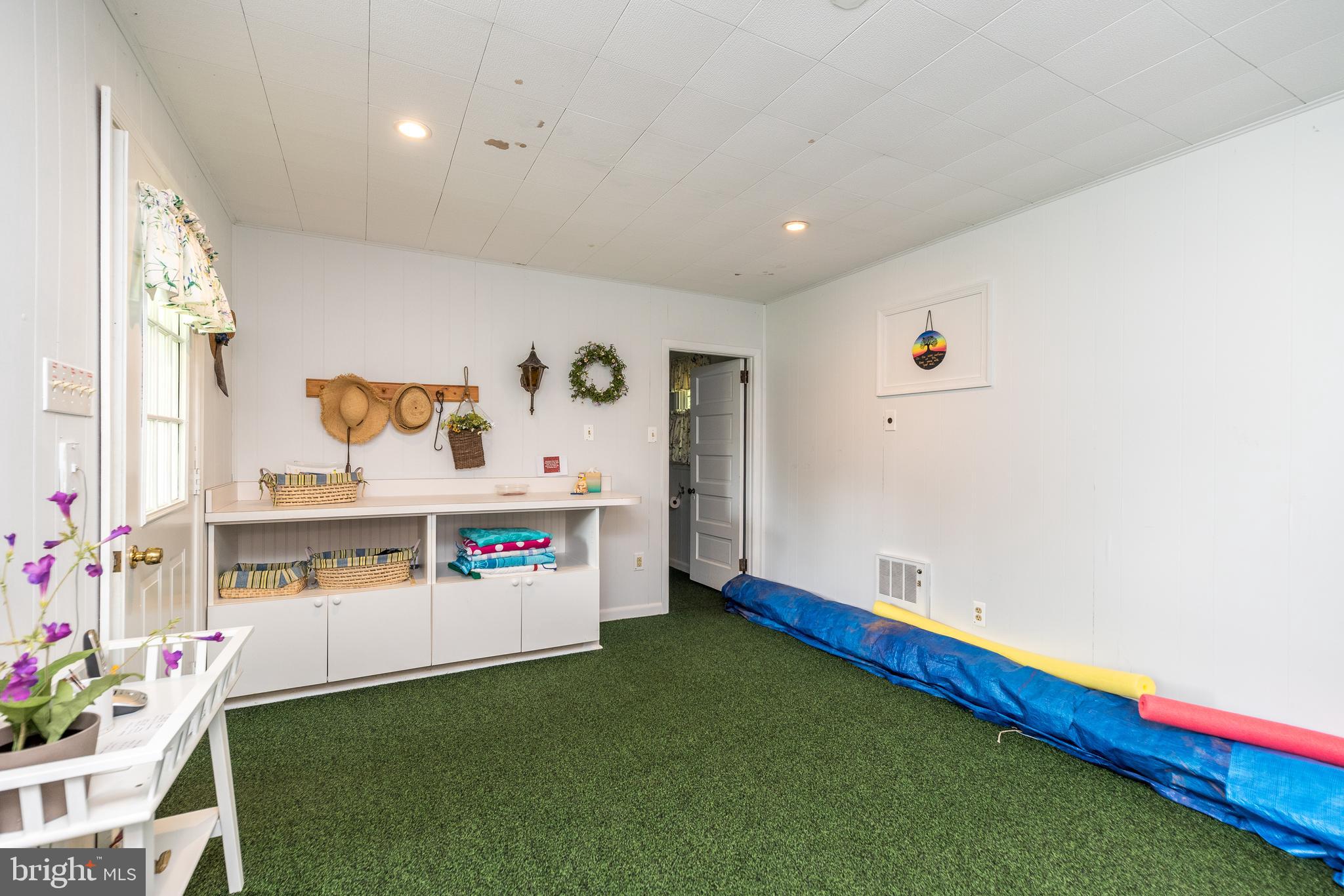 SPRING VALLEY - Land