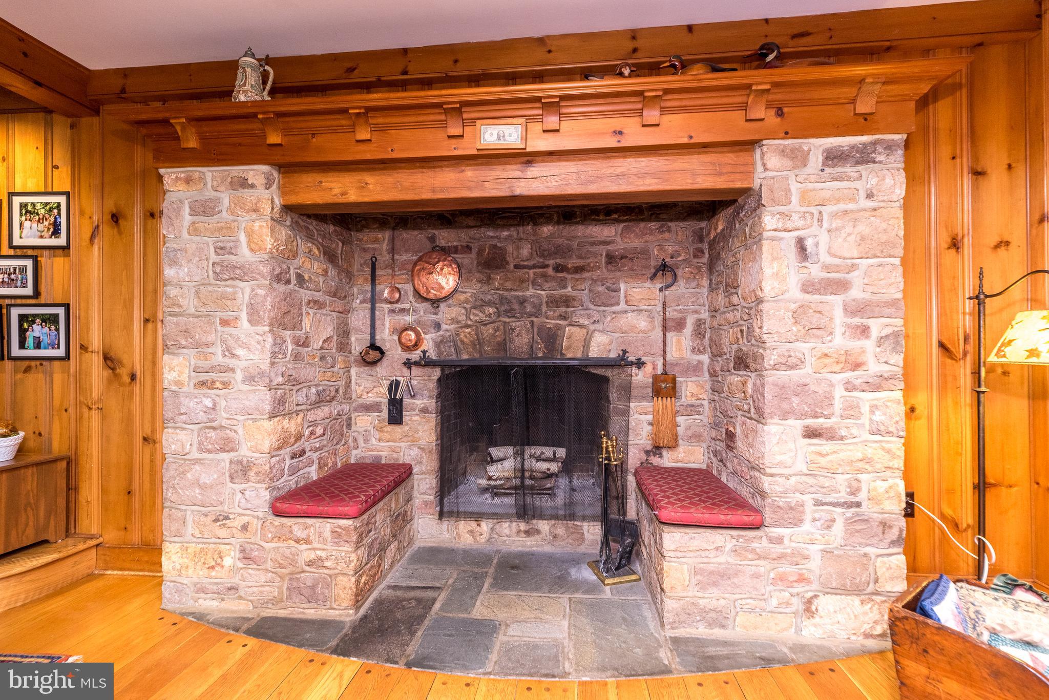 SPRING VALLEY - Land