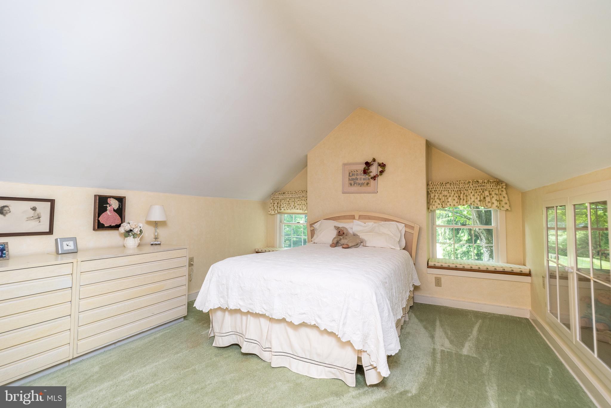 SPRING VALLEY - Land