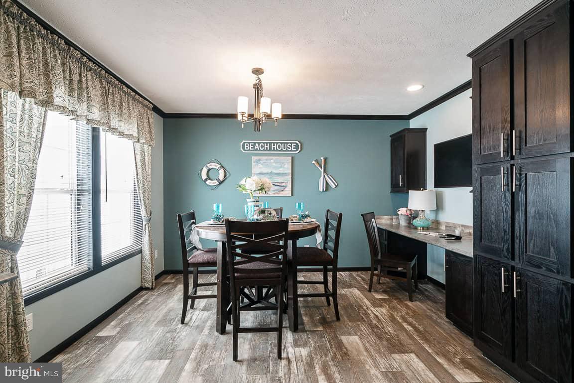 FOUR WAY MANOR - Residential